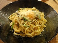 クリームソースのまろやかなパスタ、ときどき無性に食べたくなります。ほうれんそう、味も色もぐっとよくなりますね＾＾　マヨネーズのコクでおいしくできました♪