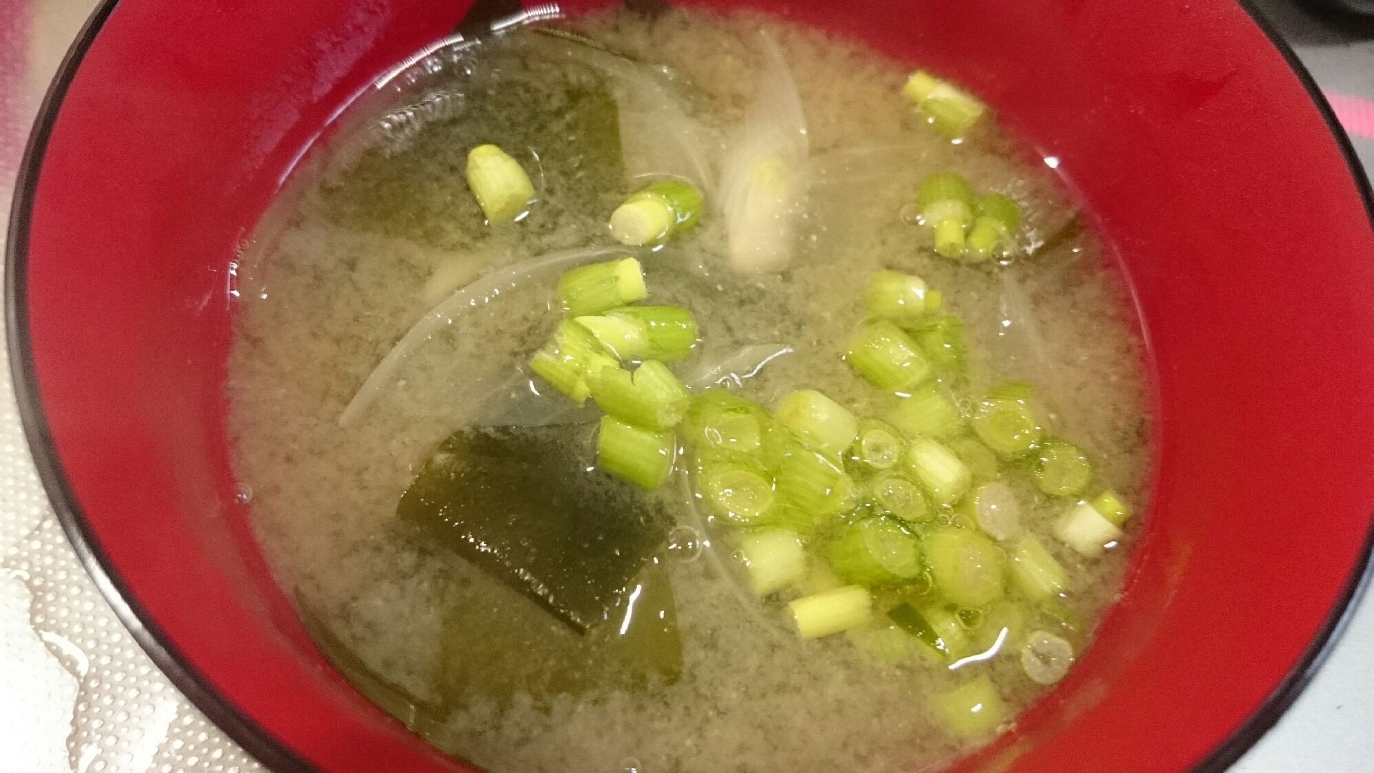 玉ねぎとわかめのいりこ風味