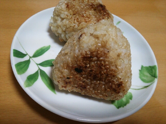 玄米で醤油焼おにぎり