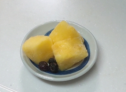 朝食に、冷凍のパイナップルとブルーベリーで♫朝からフルーツ摂れて嬉しいです♥️
たくさんレポ、ありがとうです(*´ー｀)ﾉ