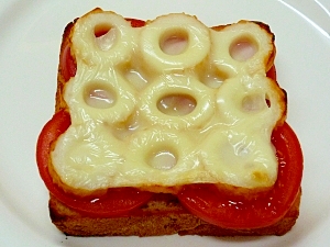 ズボラ飯 ちくわとトマトのピザトースト レシピ 作り方 By ぽんぽんぷー 楽天レシピ