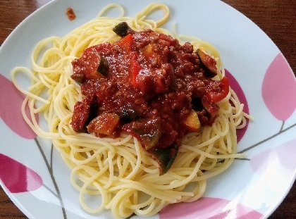 ズッキーニ入り♡トマト缶で作るミートスパゲティ