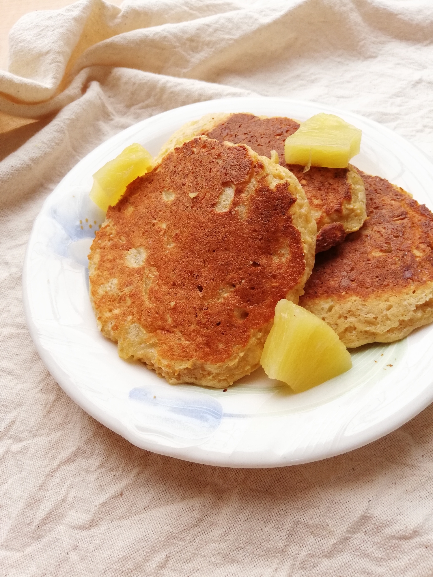 パインとココナッツのオートミールパンケーキ