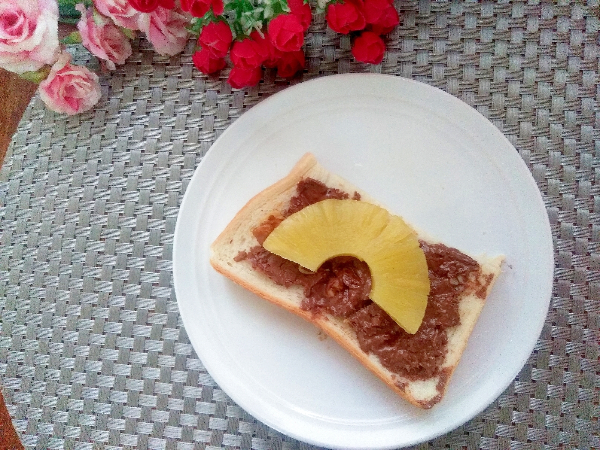 ほっこり♡甘酸っぱいパインチョコパン