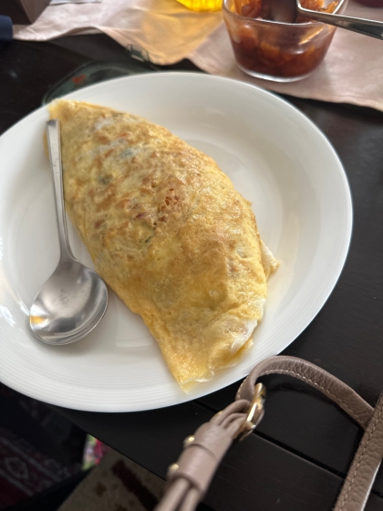 コンソメライスでオムライス