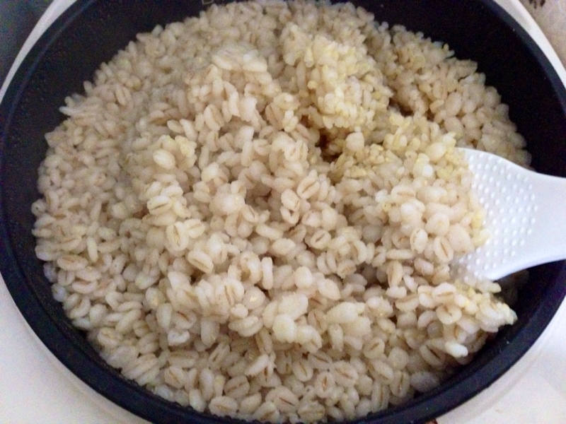 玄米3合、押し麦2合の炊飯器での炊き方