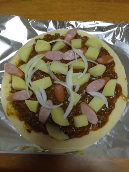 ポテトとウィンナーのカレーピザ