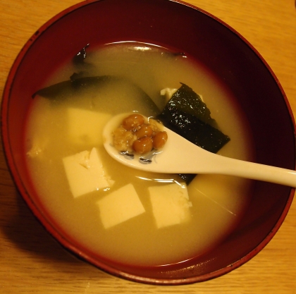豆腐とあおさ・納豆の味噌汁