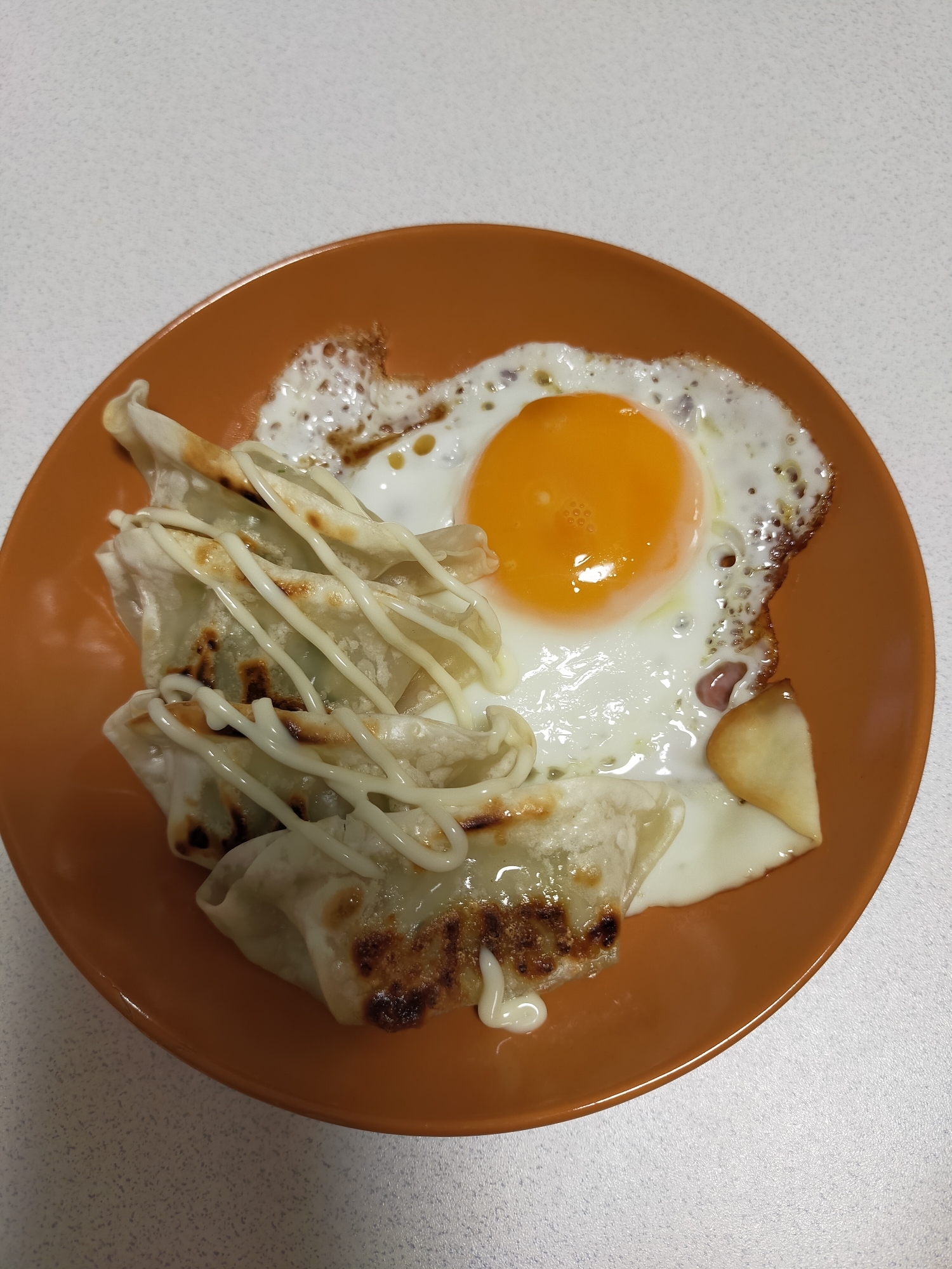 同時調理で♪目玉焼きと餃子のランチプレート