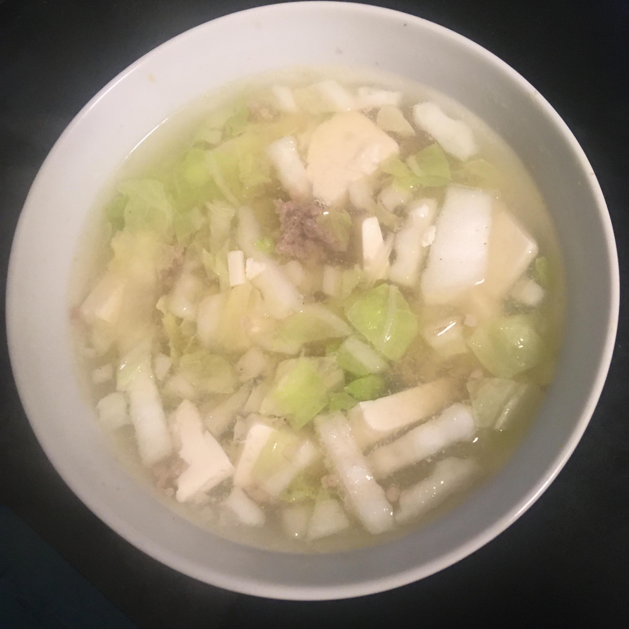 白菜、豆腐、豚ひき肉の味噌汁