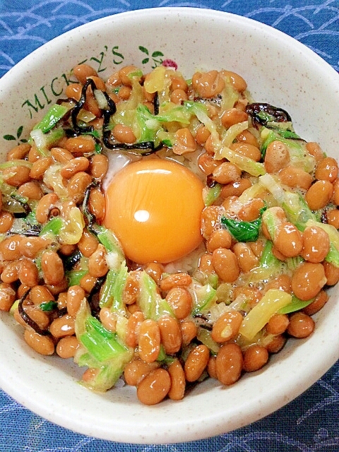 納豆の食べ方-生玉子＆塩昆布たくあん♪