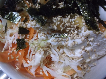 野菜と豆腐サラダにかけていただきました～＾－＾ｖお味噌のドレッシングとっても美味しいですね＾－＾気に入りました＾－＾ｖ