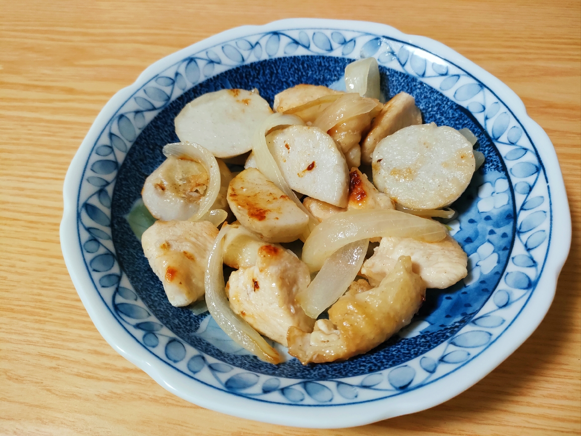 鶏肉と里芋と玉ねぎの炒め物