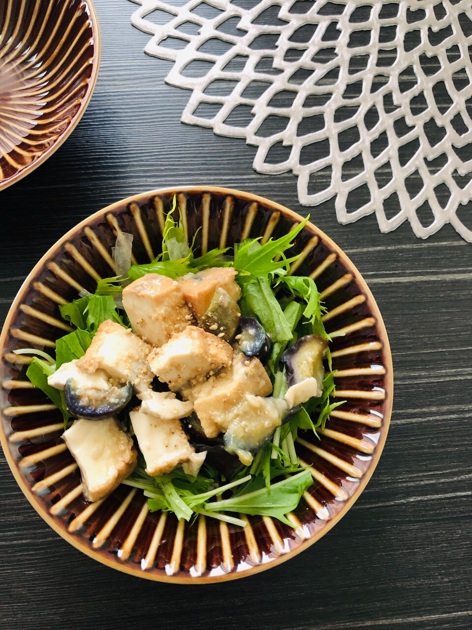 厚揚げと茄子のにんにく味噌ダレで☆水菜サラダ