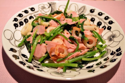 ほうれん草とちくわとベーコンのガーリック風味炒め♪