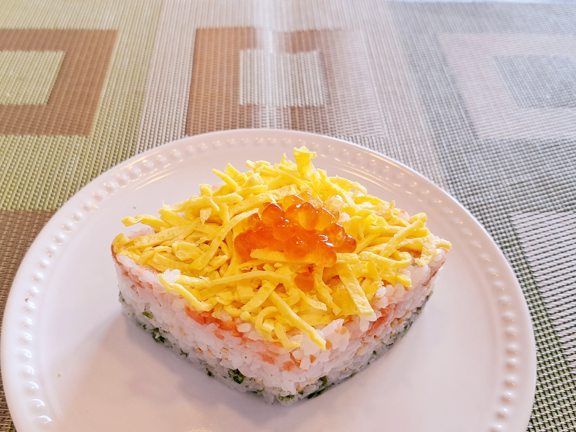 ひなまつりに！ひし形の 三色ちらし寿司
