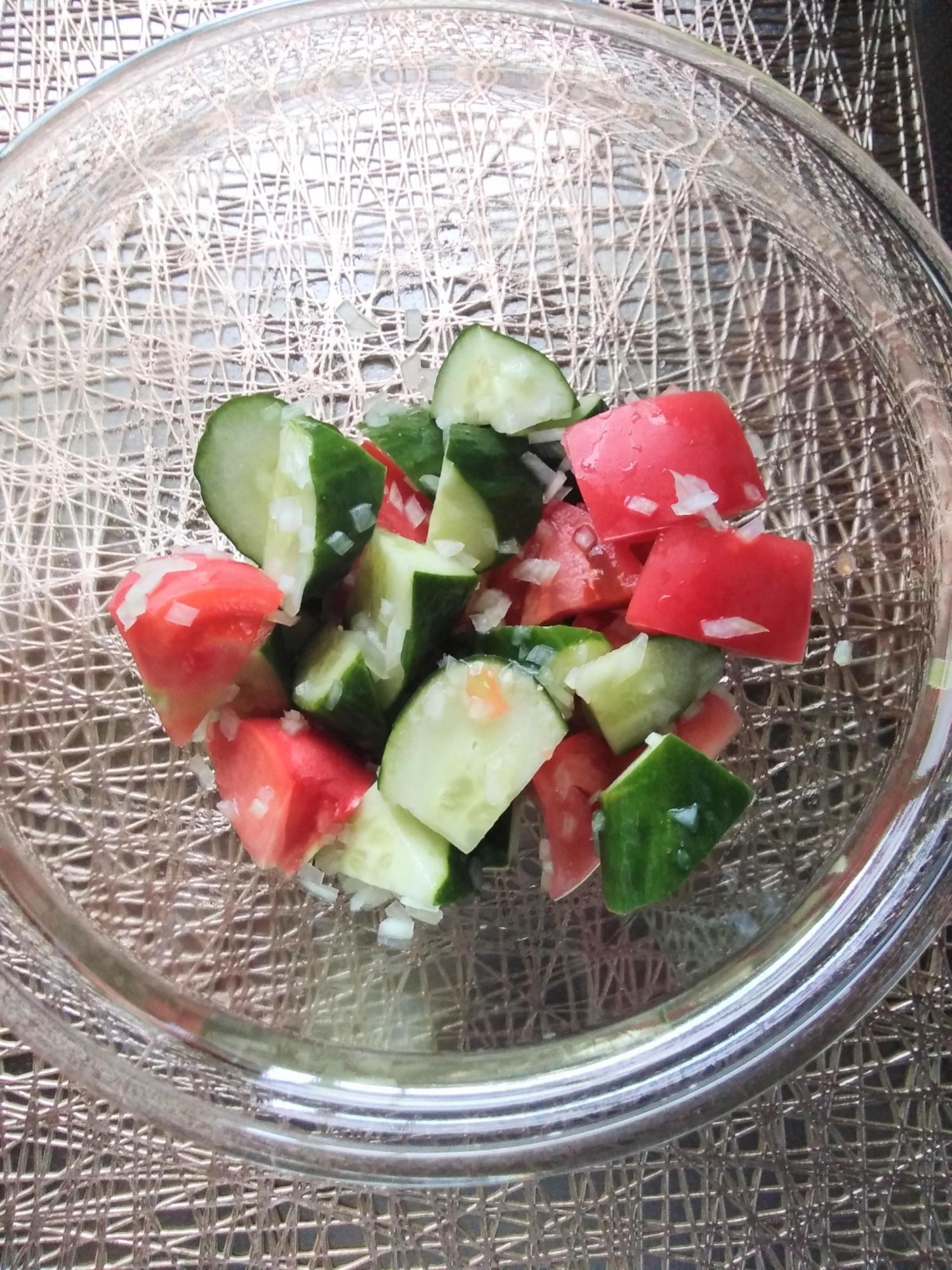 トマトときゅうりのレモンマリネ