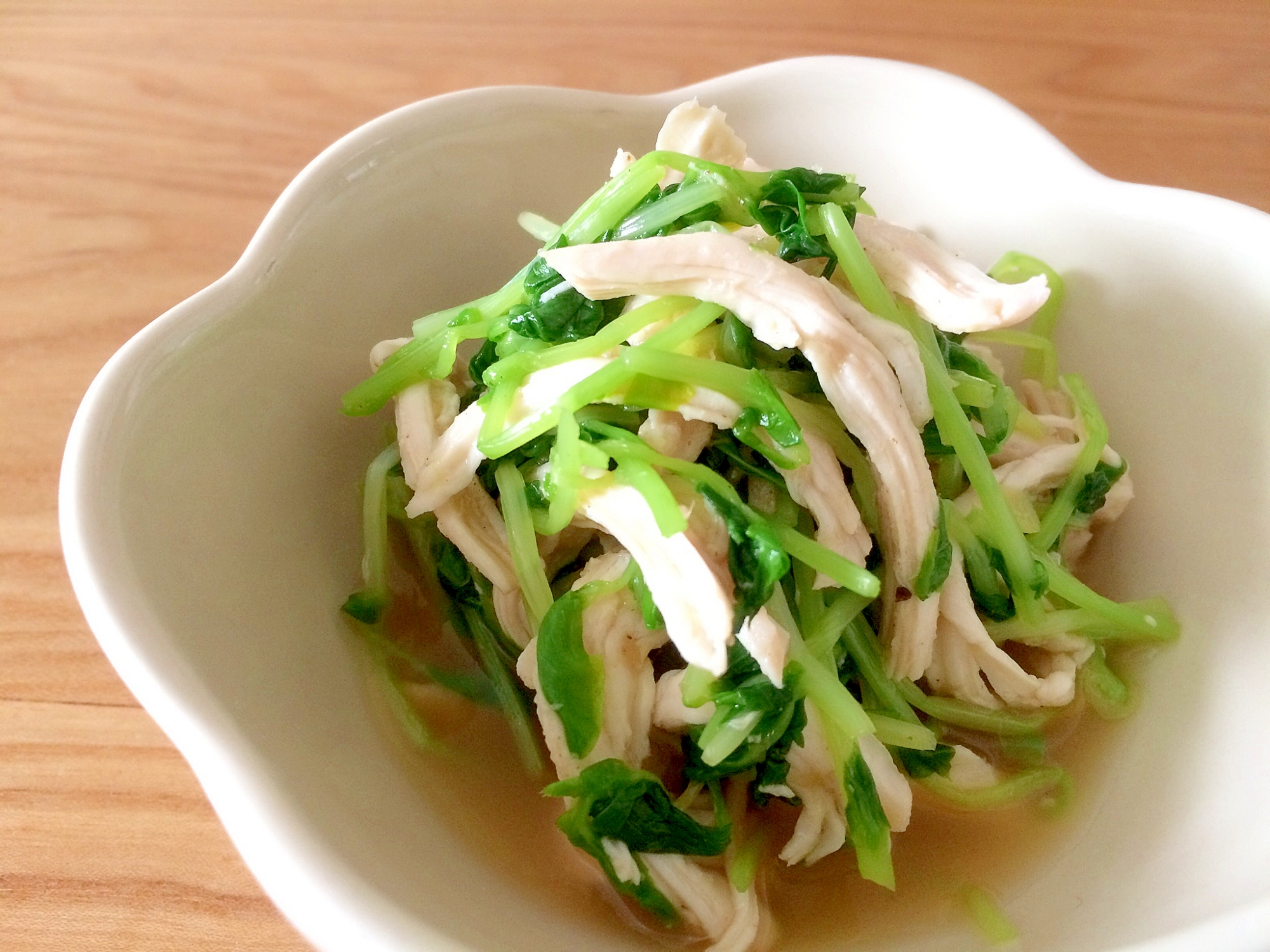 蒸し鶏と豆苗の昆布酢生姜和え