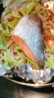 フライパンでホイル蒸し？鮭(マーガリンしょうゆ味)