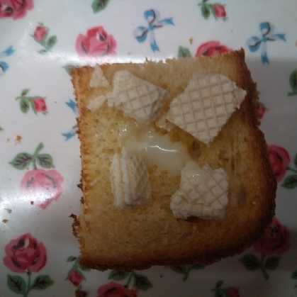 ちんすこうと練乳のトースト