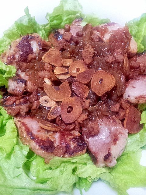 豚肩ロース肉のガーリックオニオンステーキ