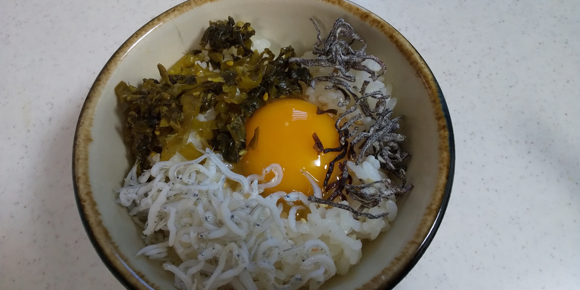 高菜としらすと塩昆布の三種卵かけご飯☆