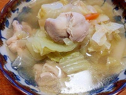 鶏もも肉と　野菜の　スープ
