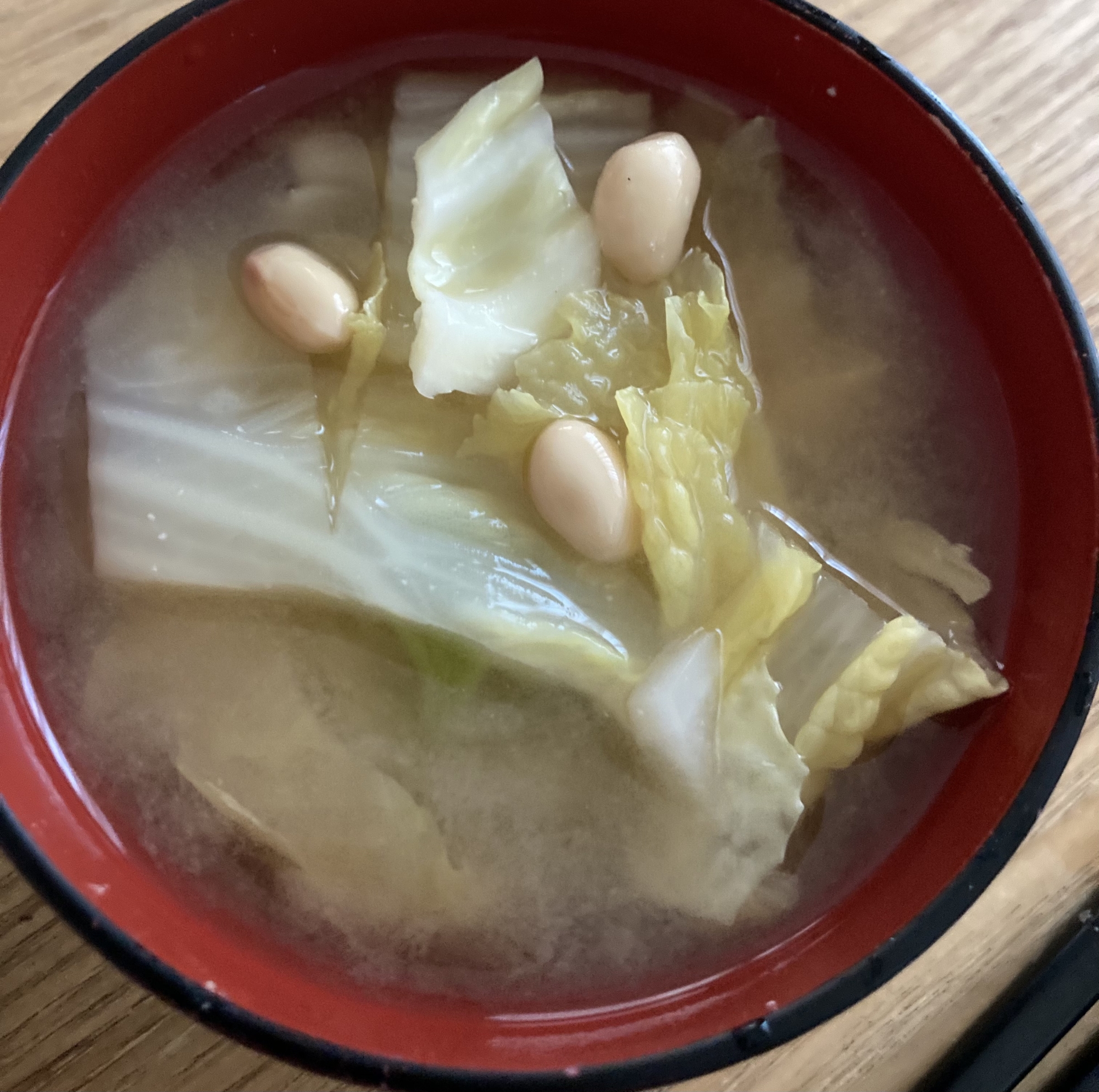 大豆入りの白菜味噌汁！