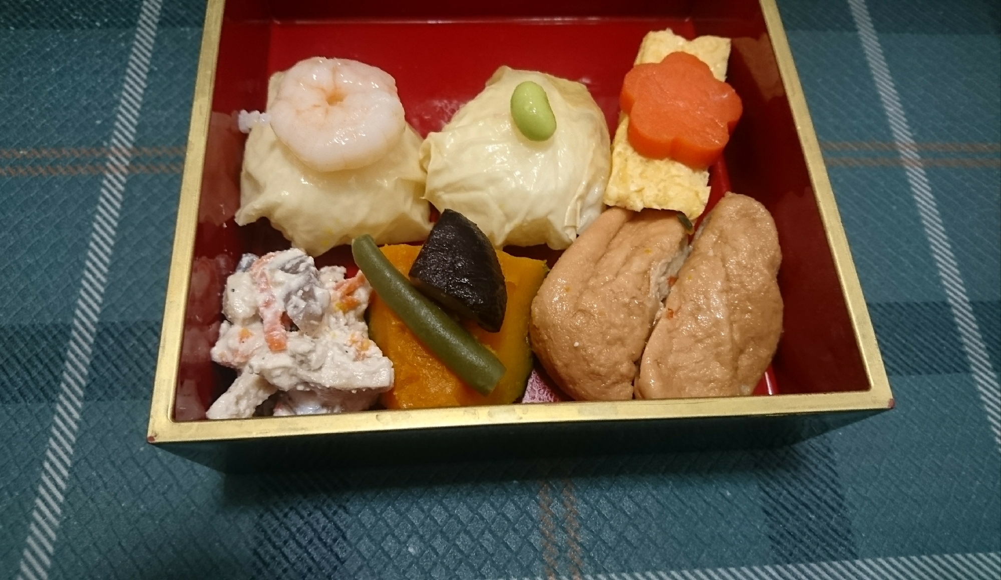 おせちもしくは和風お弁当