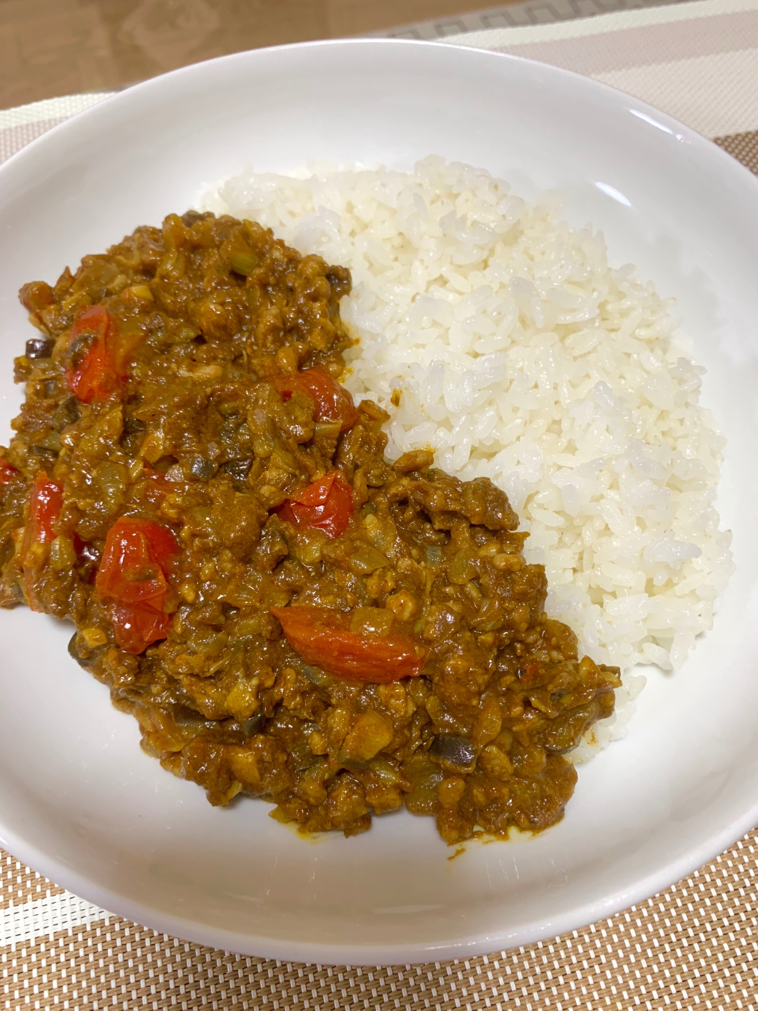 なすとトマトのキーマカレー