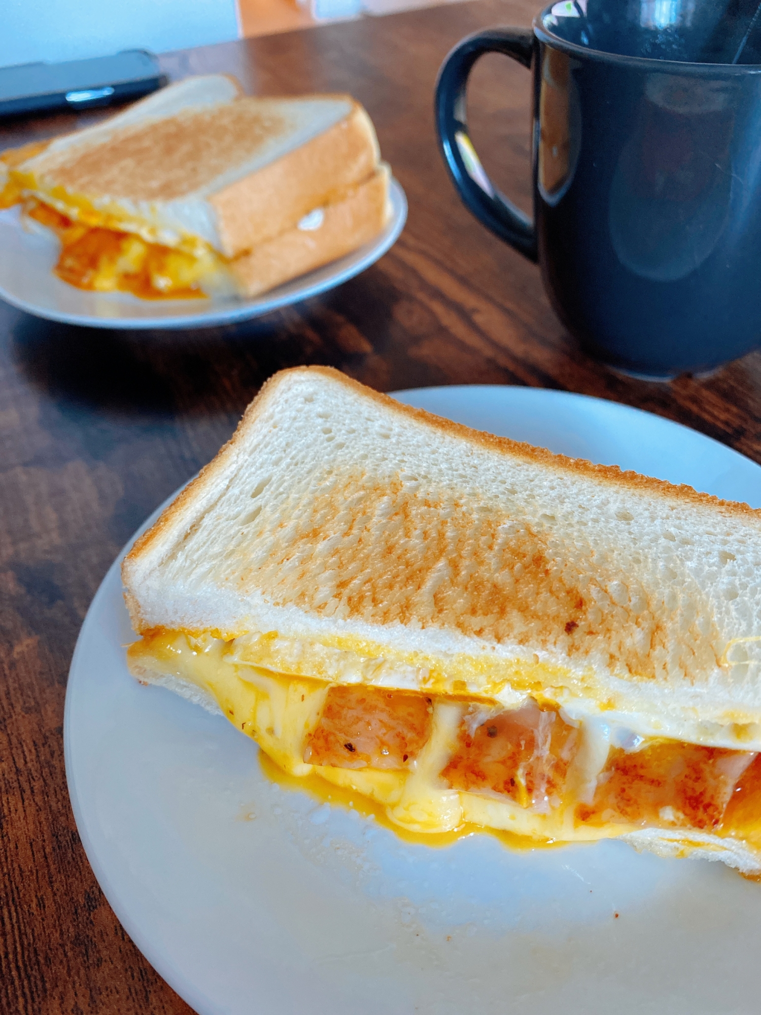 フライパンでチーズinホットサンド