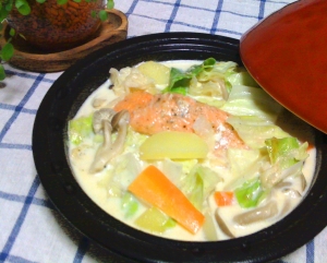 タジン鍋deたっぷり野菜とサーモンのクリーム煮