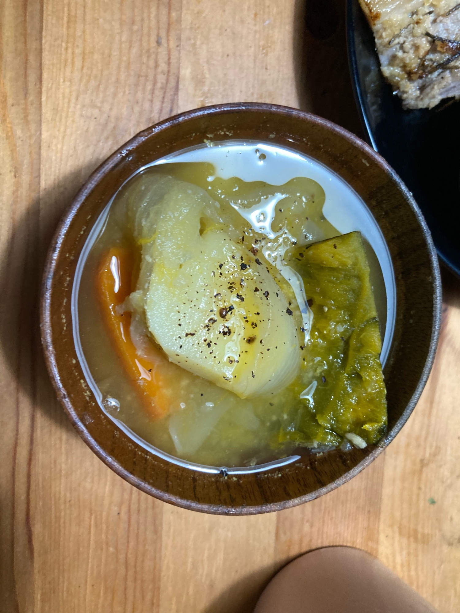ゴロゴロ野菜のコンソメスープ