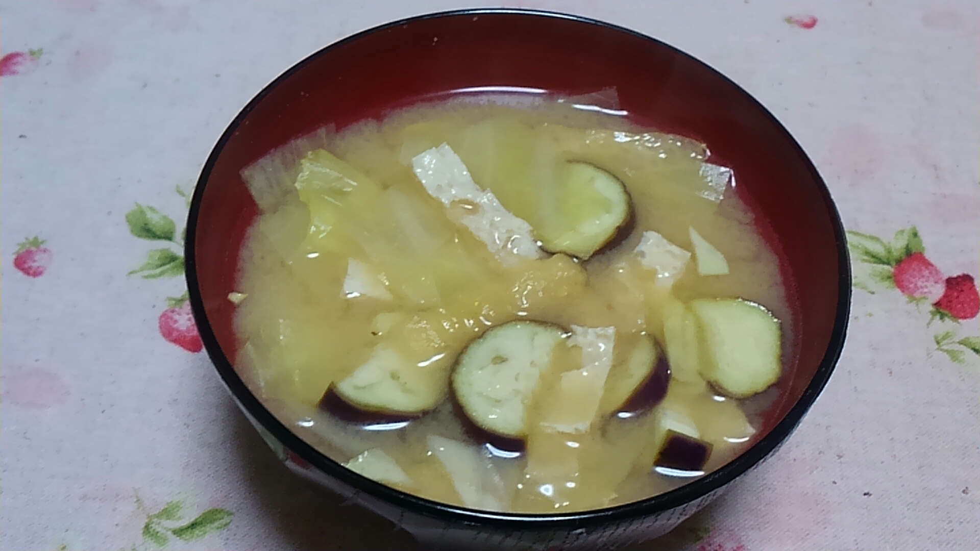 なすとキャベツと油揚げの味噌汁☆