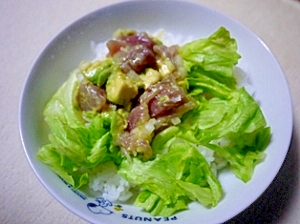 韓国風？マグロとアボカドの小丼