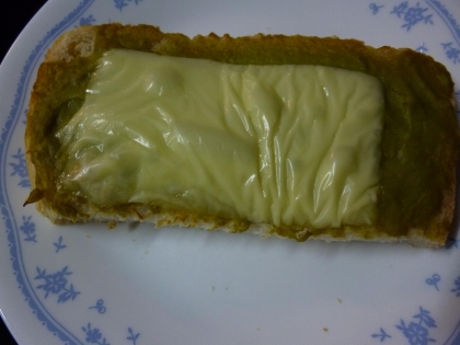 アボカドのチーズトースト