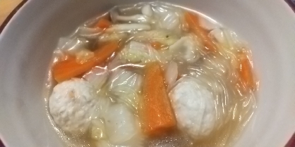 簡単ヘルシー！冷凍肉団子と野菜の春雨生姜スープ♪