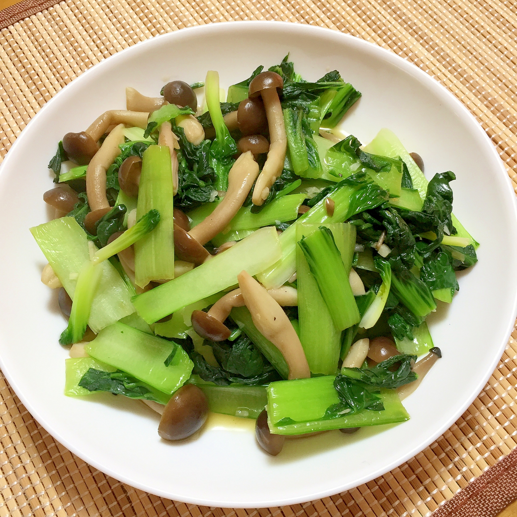 シンプルに!ターサイとしめじの炒め物♪