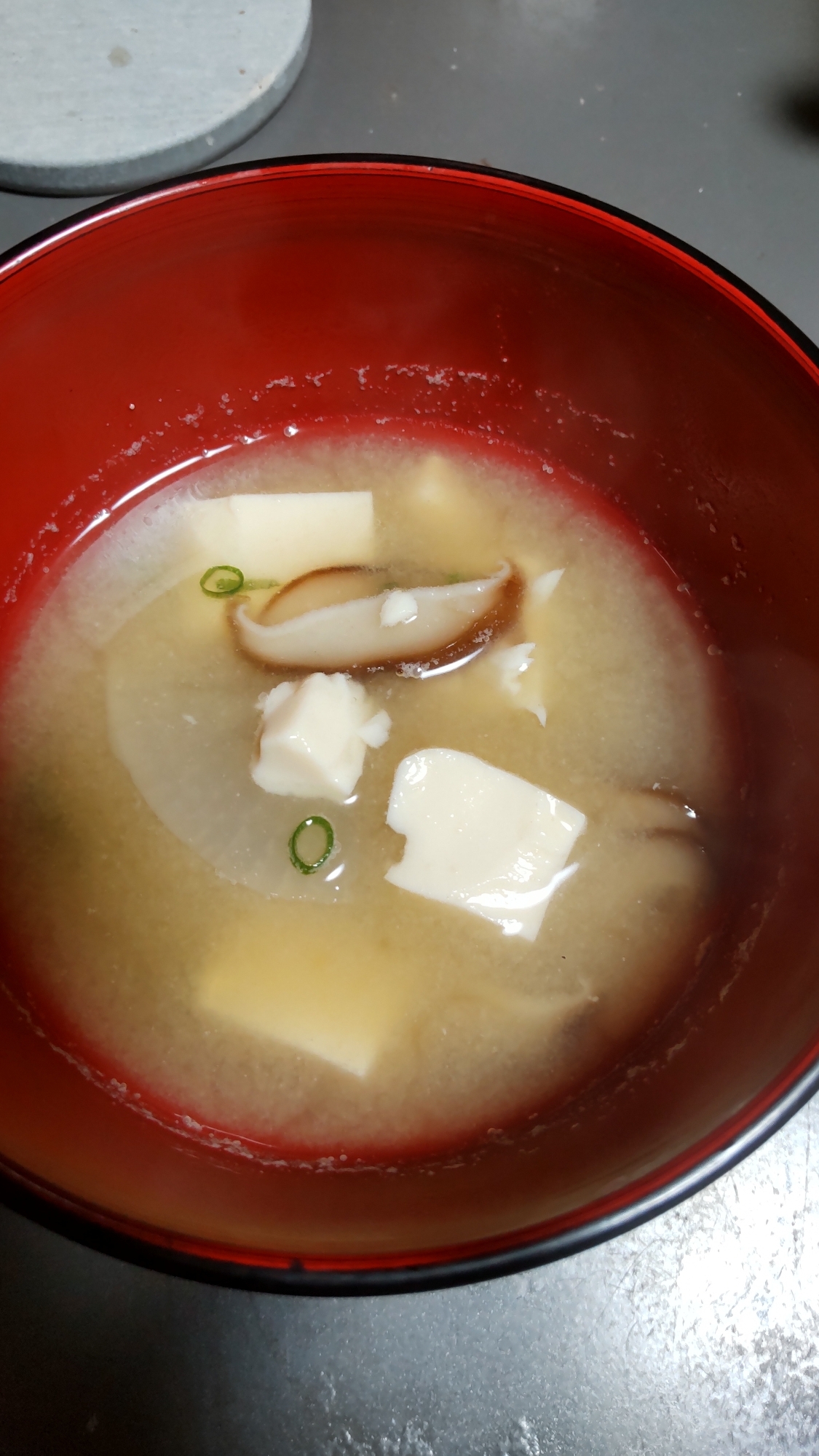 大根と椎茸と豆腐の味噌汁