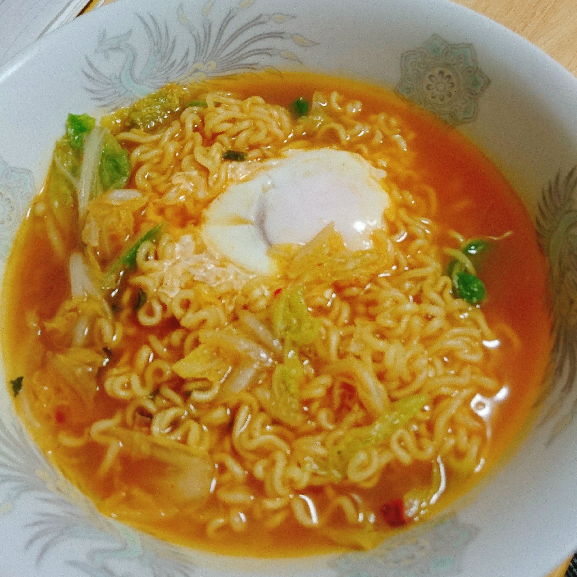 白菜と半熟卵の辛ラーメン