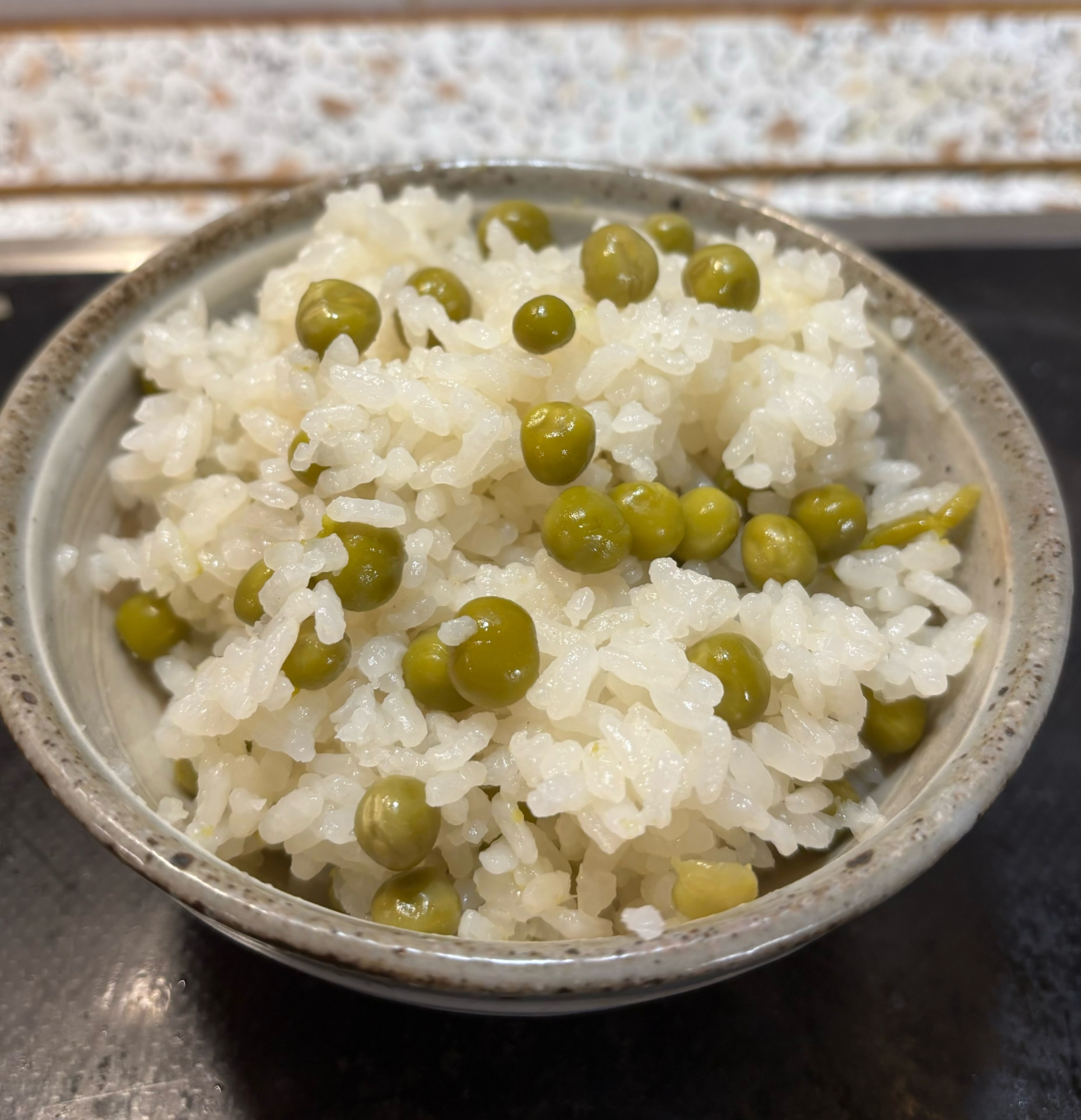 炊飯器に入れるだけ！超簡単グリンピースご飯