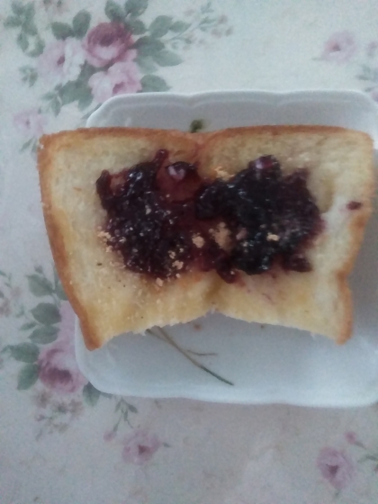 きな粉とジャムと胡麻の簡単トースト