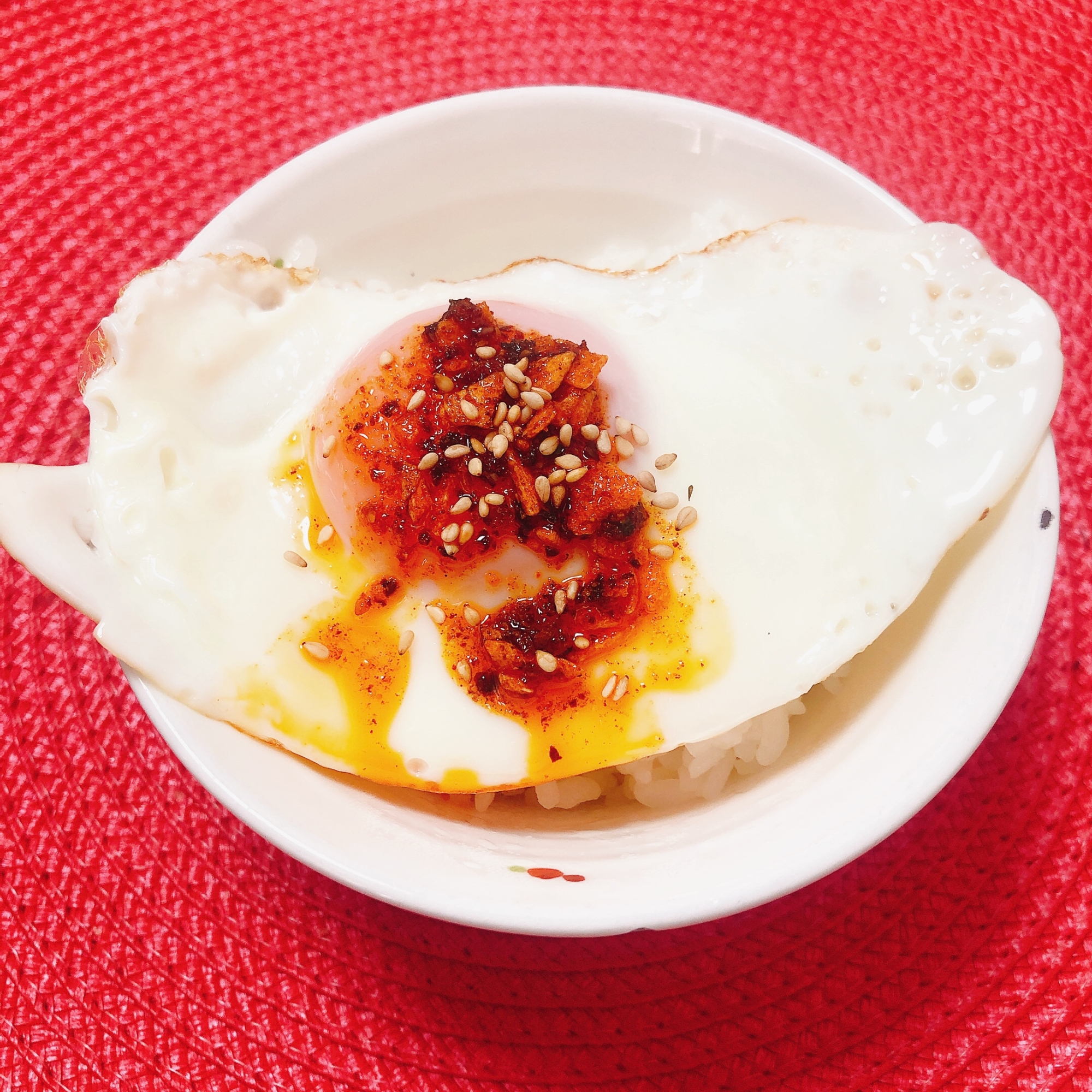 食べるラー油ごま♪目玉焼きご飯