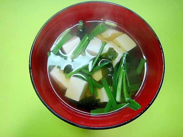 豆腐とニラわかめの和風スープ