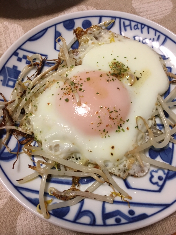 もやし目玉焼き