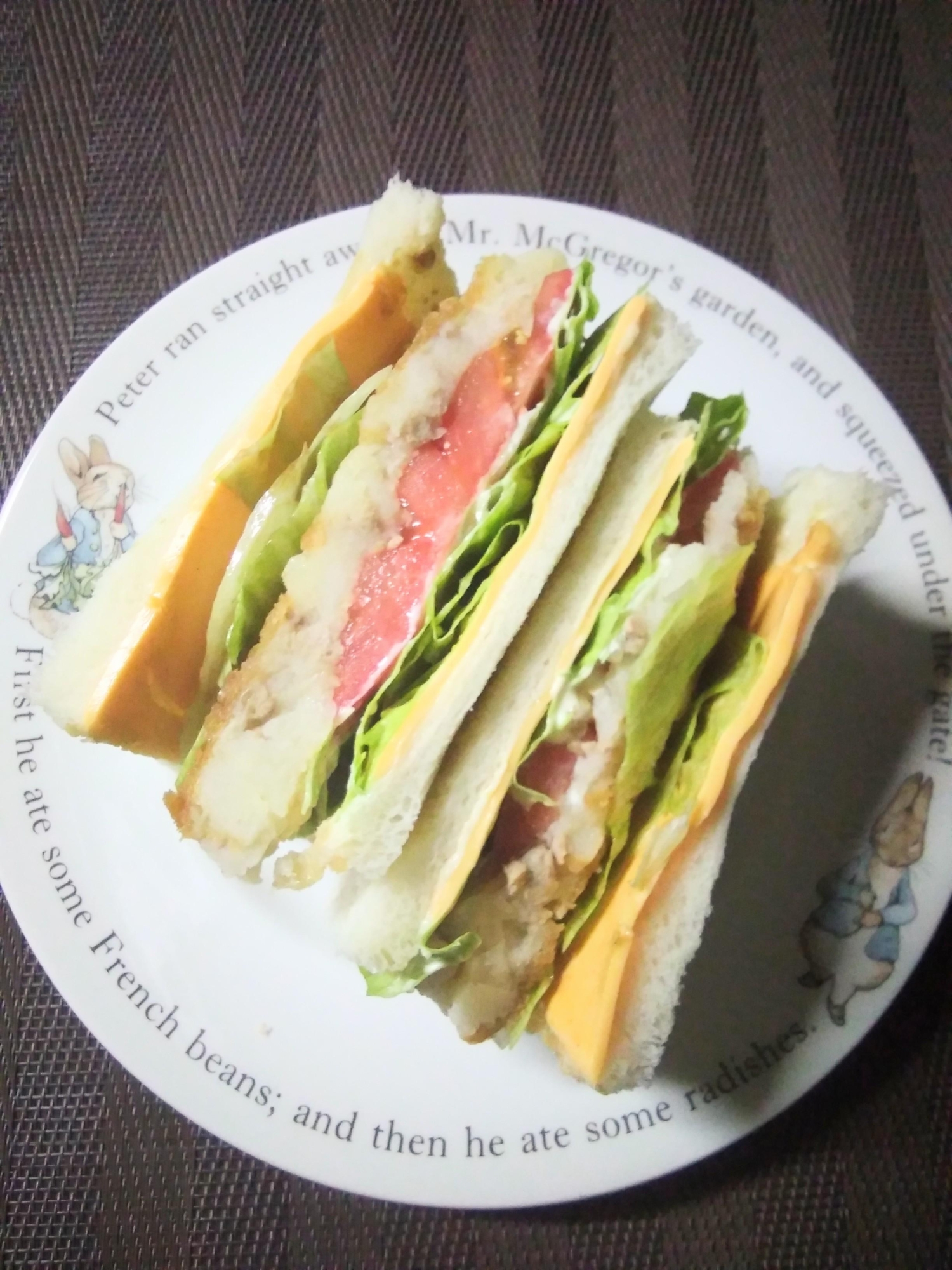 コロッケサンドイッチ　トマトレタスコロッケサンド