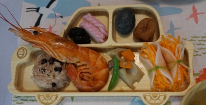息子のお食い初めに♡
不器用な私でもできました(^^)