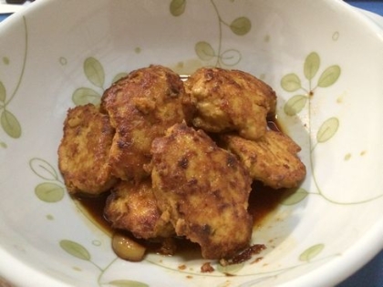 お酒好きの私は、丼じゃなくおつまみで頂きま～す☆甘辛味がとてもGoodです。にんにくは摩り下ろすのが面倒で、粒のまま入れちゃいました。生姜の香りも良いですね～◎