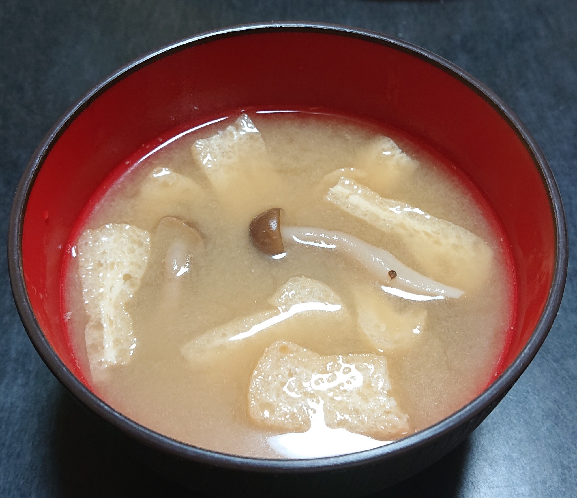 しめじと揚げのお味噌汁
