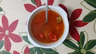 紅蓮華さん♪夏野菜の残りを使ってトマトジュースでスープつくりました(*^-^*)味付けがトマトジュースでさわやかでとてもおいしかったです！